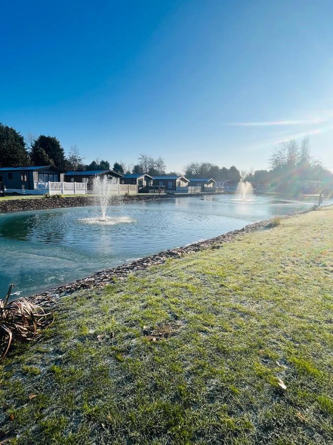Loki'S Retreat Lodge With Hot Tub 约克 外观 照片